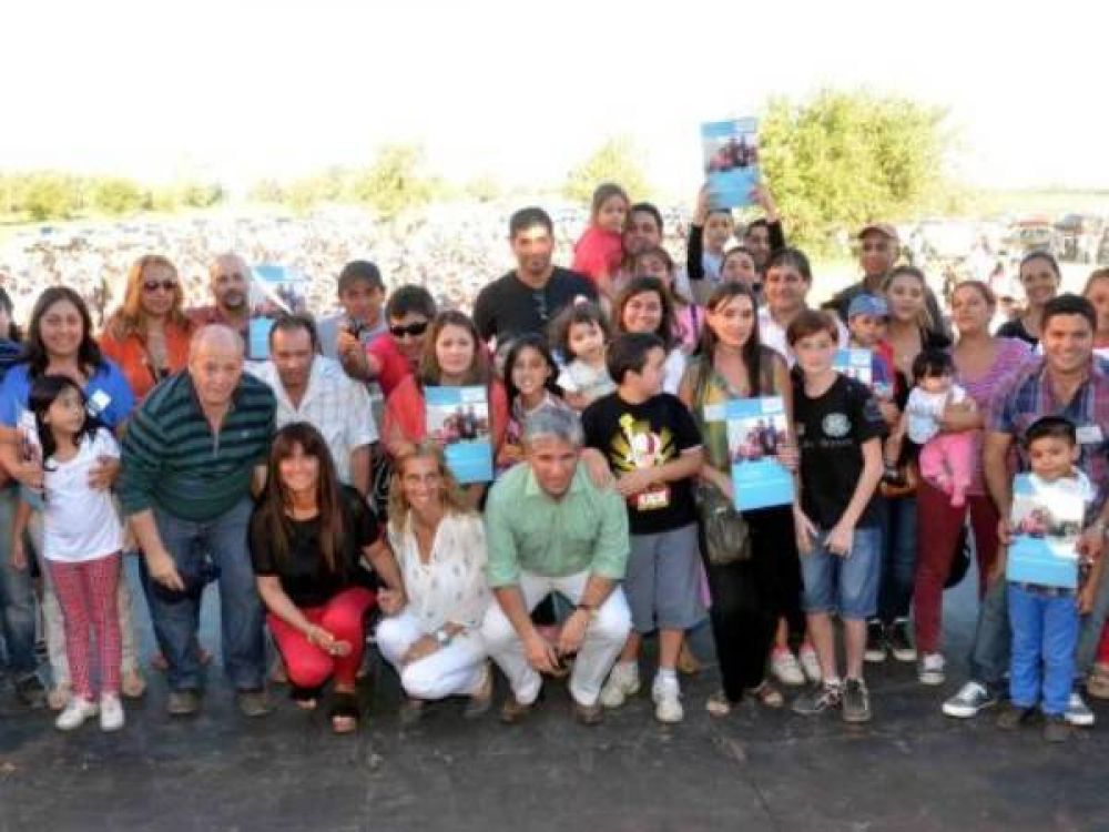 Villa Mercedes: 250 familias ya sue�an con su casa propia