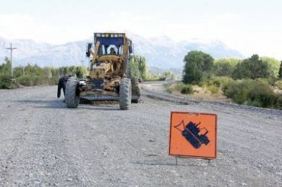 El Gobierno avanza con la repavimentaci�n de la ruta que une a Trevelin con Aldea Escolar