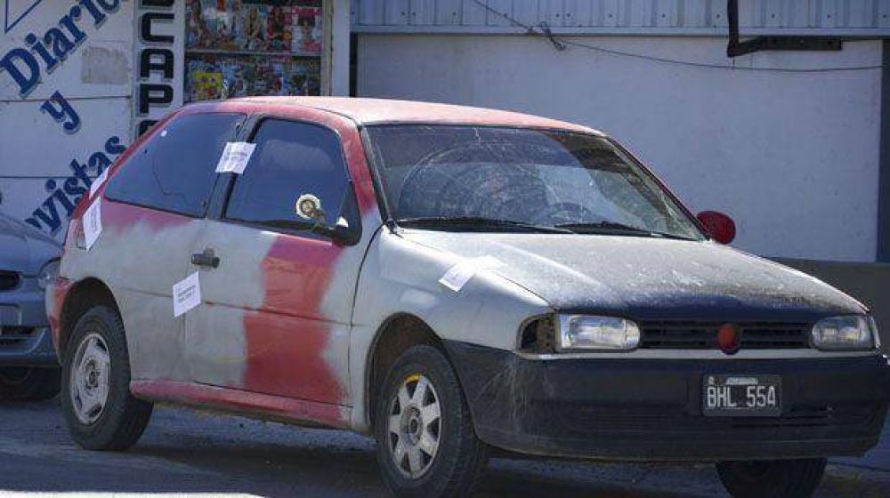 Detienen a bordo de un auto a cuatro hombres armados