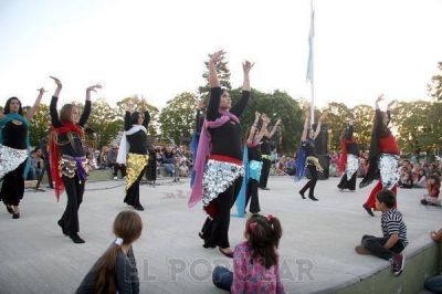 Encuentro art�stico en la Plaza L�pez Camelo