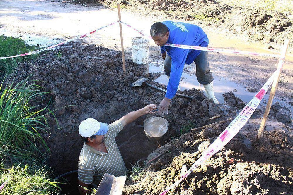 El Municipio ejecuta obras de cloacas y agua en distintos barrios