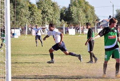 Sierra Chica se qued� con el cl�sico en el inicio del torneo