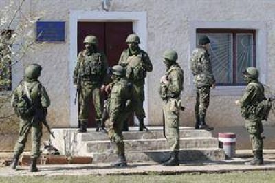 Tropas rusas tomaron otra base militar ucraniana en Crimea