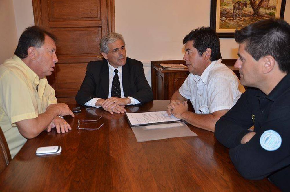 Taxistas piden que se respete se derecho a trabajar