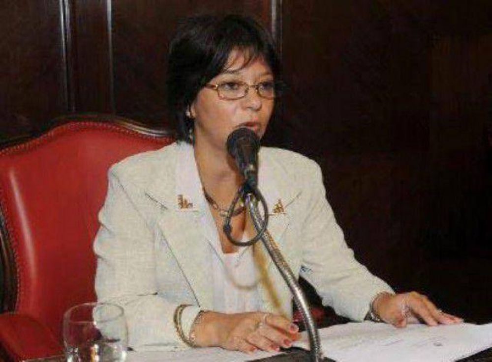 Senadora P�rez: "La educaci�n es un derecho y deber�a ser considerada como un servicio esencial�