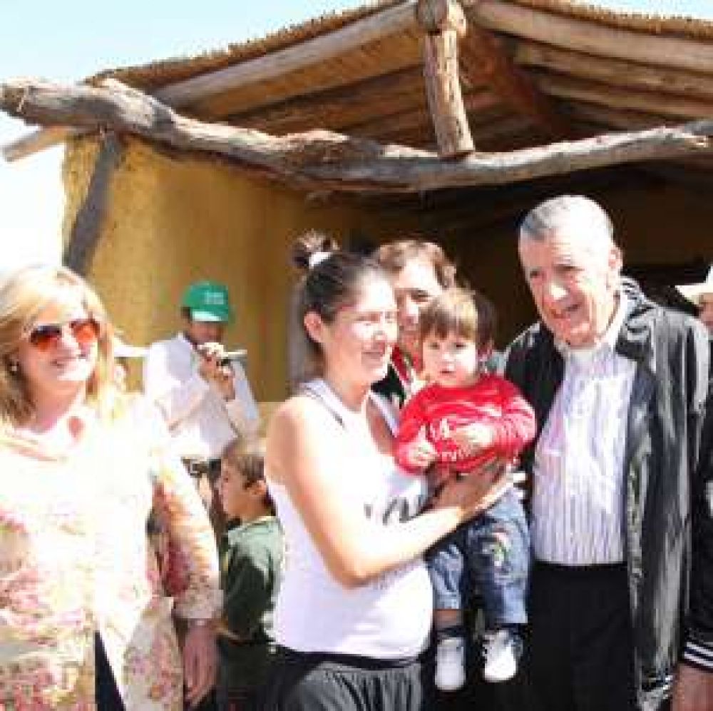 Gioja le fue a agradecer al Cura Brochero