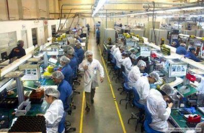 De a poco las electr�nicas suman m�s despidos