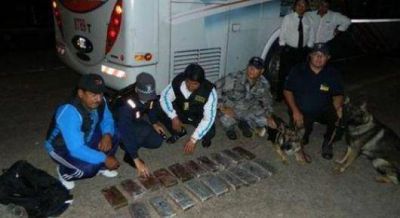 Secuestran 18 kilos de droga en el puente