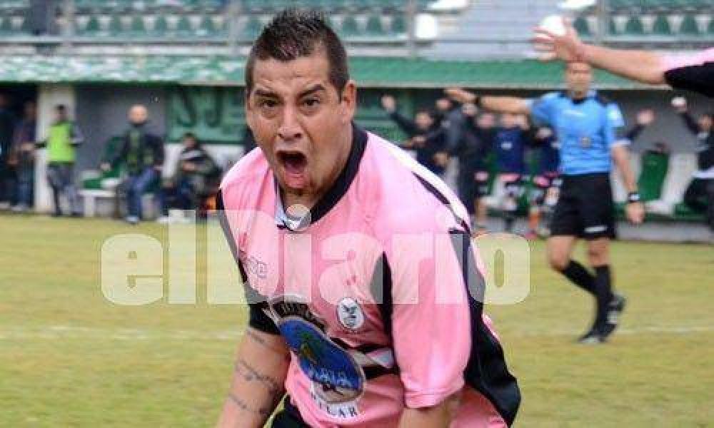 A F�nix lo persigue su sombra negra