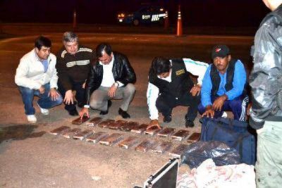 Intentaba pasar casi 18 kilos de marihuana en un colectivo de larga distancia