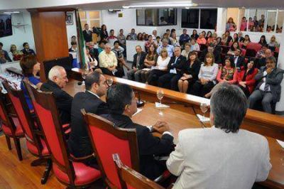 Homenaje a empleados legislativos que prestan servicios desde la recuperaci�n de la democracia