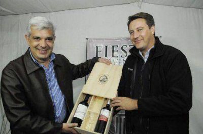 Juli�n Dom�nguez en la Fiesta Provincial de la Vitivinicultura de Torquinst