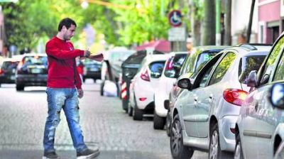 Por cuarta vez, buscan prohibir por ley a trapitos y limpiavidrios