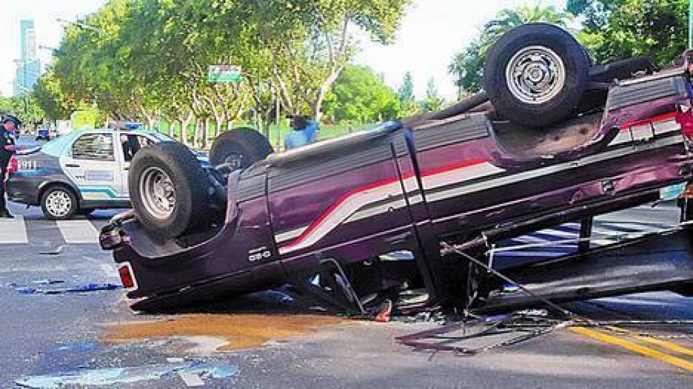 Un muerto y once heridos en un feriado con al menos 8 choques