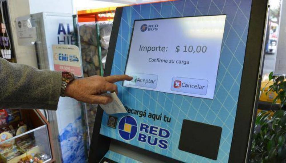 Piden que se pueda usar la tarjeta con saldo de emergencia