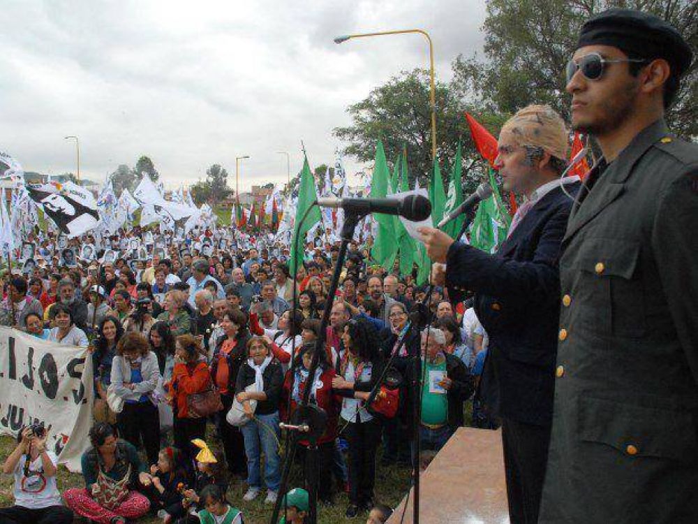 Por m�s memoria, verdad y justicia, recordaci�n y marcha