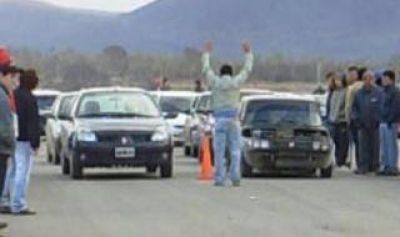  Coronel Rosales: 20 personas multadas por correr picadas