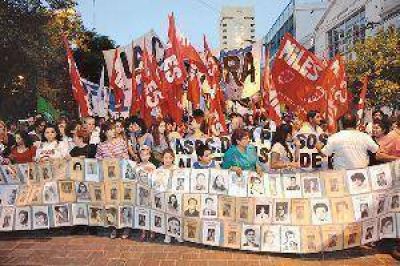Marcha por el D�a de la Memoria pidi� juzgar a c�mplices de la dictadura