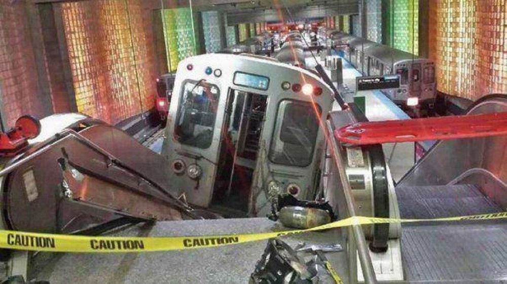 Impresionante choque de trenes en Chicago: 30 heridos