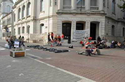 D�a de la Memoria: realizaron acto en el Paseo Jes�s Mend�a