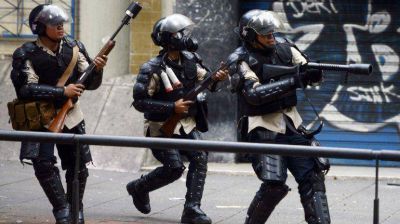 Venezuela: misi�n de cancilleres de la Unasur inicia su visita a una convulsionada Caracas
