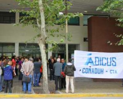 Otro paro en la UNSJ y en 9 d�as s�lo habr� 2 con clases