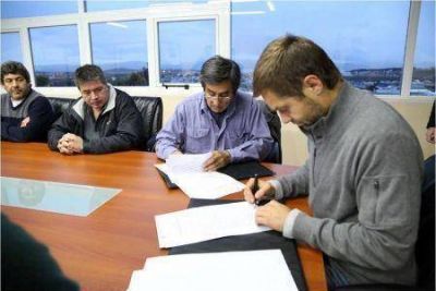 Con el aporte de la Municipalidad, la UOM construir� un polideportivo