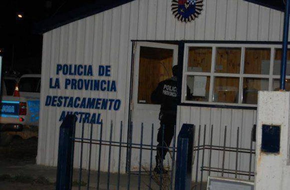 Joven detenido por una violenta pelea y por provocar da�os a un patrullero