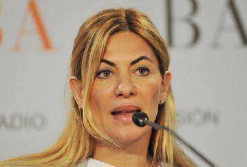 Juntan firmas para que se vaya De Luc�a