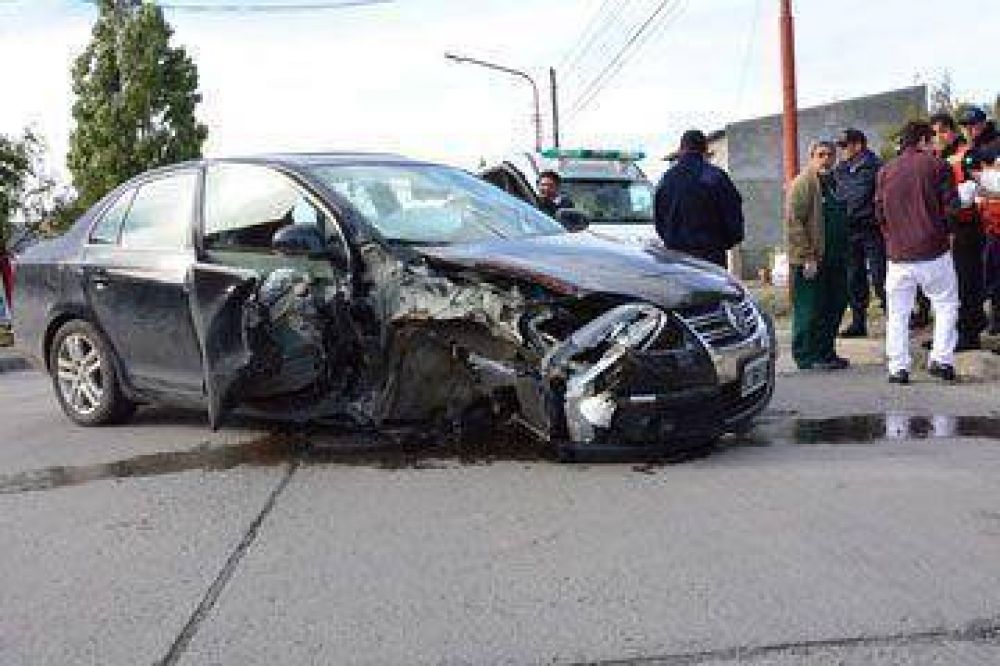 Conductor ebrio impact� contra una columna
