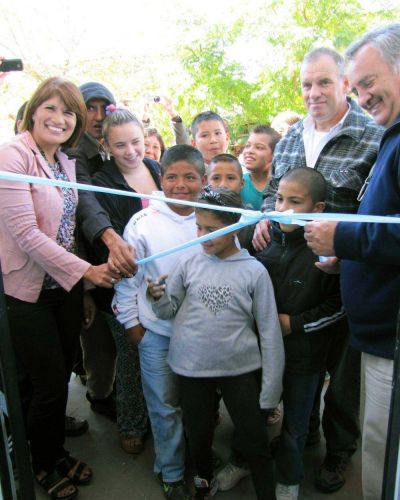 Joaqu�n de la Torre inaugur� un nuevo Centro Cultural en Barrufaldi
