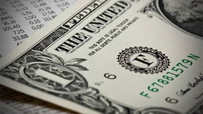El d�lar oficial super� la barrera de los $ 8 por primera vez desde enero