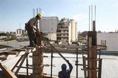 Tres de cada cuatro trabajadores gana menos de $6500 por mes