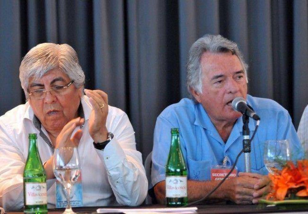 Las dudas de Moyano y Barrionuevo: no acordaron la fecha del paro nacional