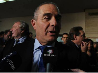 Camporini dijo que con las amenazas "quisieron decir que el poder lo tienen ellos"