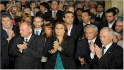Llamaron a la sociedad �a defender el estado de derecho�