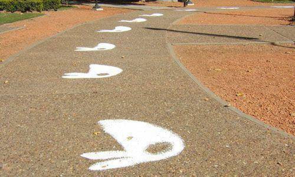 Entre homenajes y cruces con j�venes K