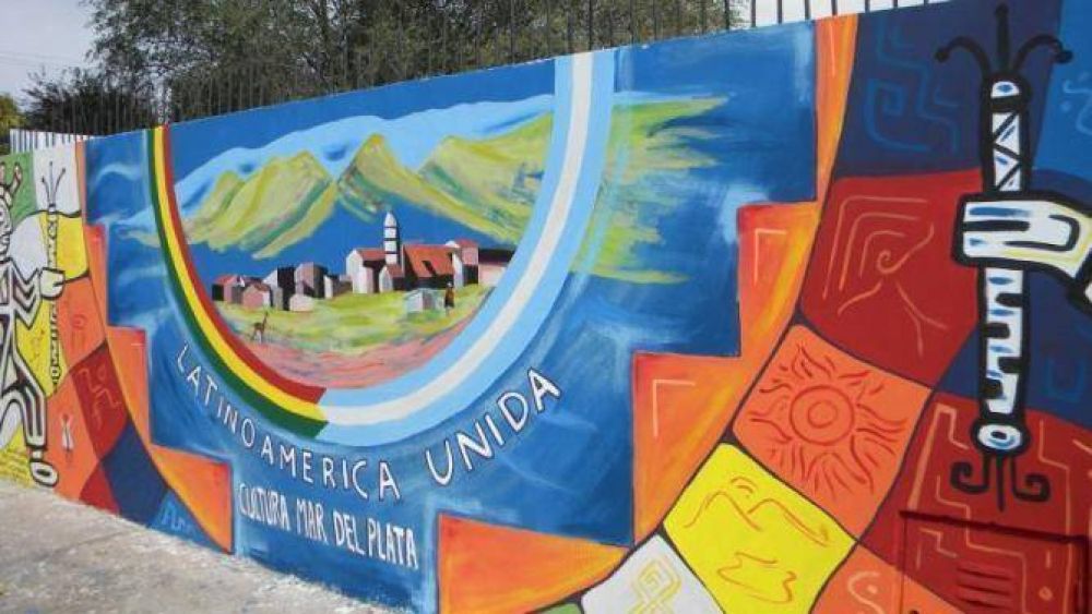Inauguran un mural en el Centro de Residentes Bolivianos