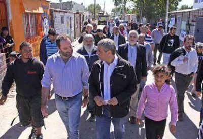 Ferraresi y el titular de la Sedronar recorrieron la Ciudad