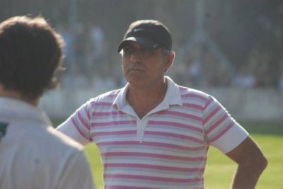 De Giuli dej� de ser el DT de Defensores Unidos