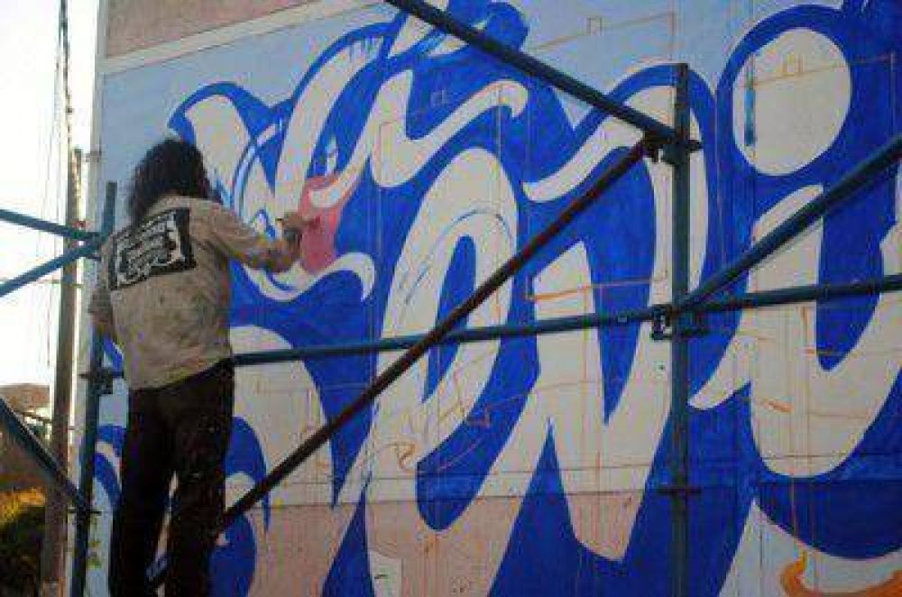 Se pint� en el puerto un mural por la memoria
