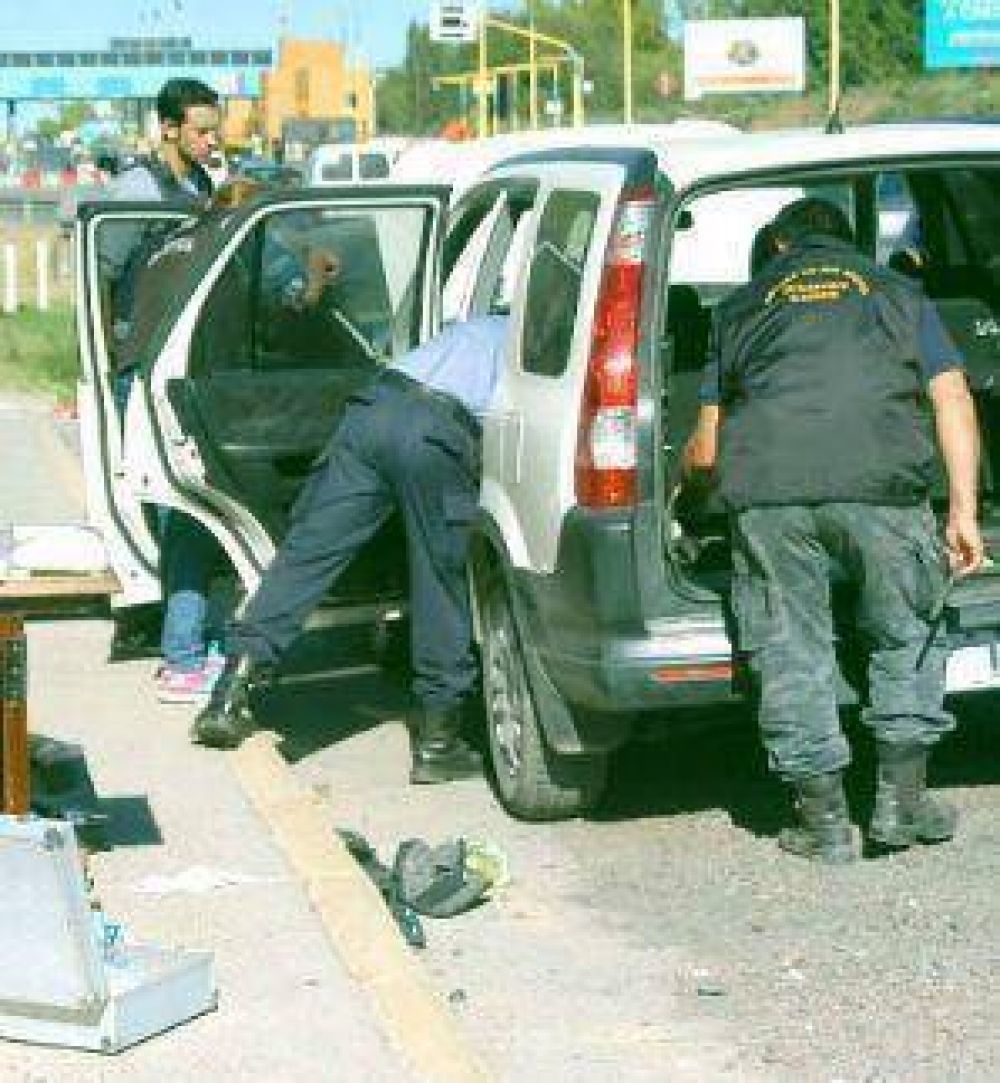 Se hizo pasar por militar para "pasar coca�na" en su camioneta