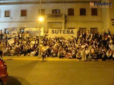 El Frente Gremial realiz� una marcha de antorchas por la escuela p�blica