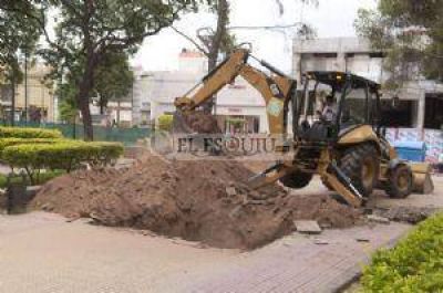 Piden explicaciones por la obra de la plaza 25 de Mayo