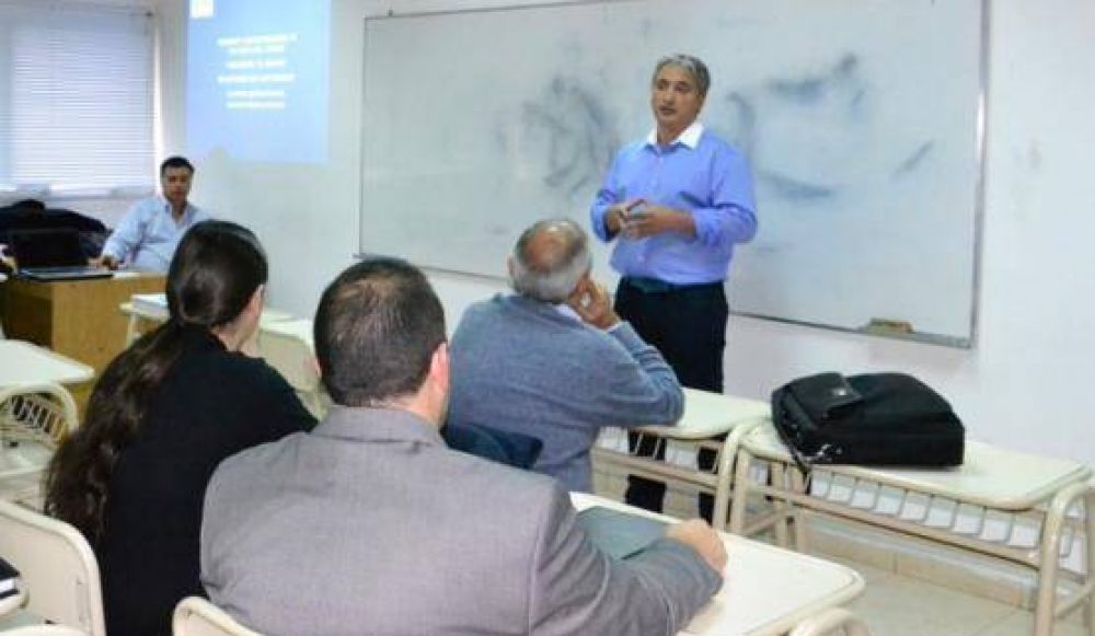 En la UTN presentaron nueva tecnolog�a para tratar residuos del petr�leo