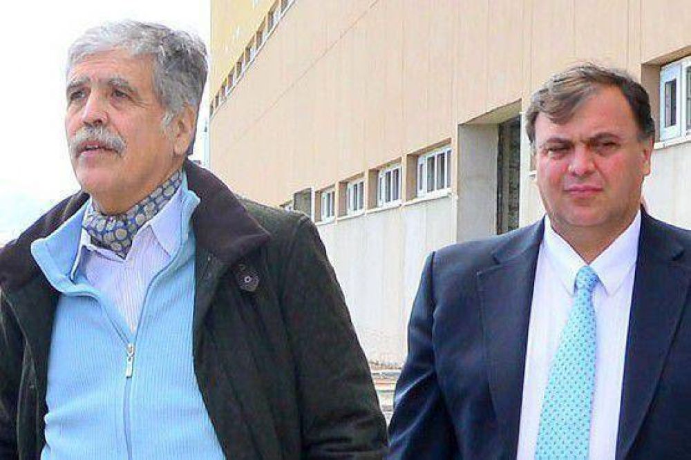 El ministro Julio De Vido recorri� la obra de las 100 viviendas junto a Belloni