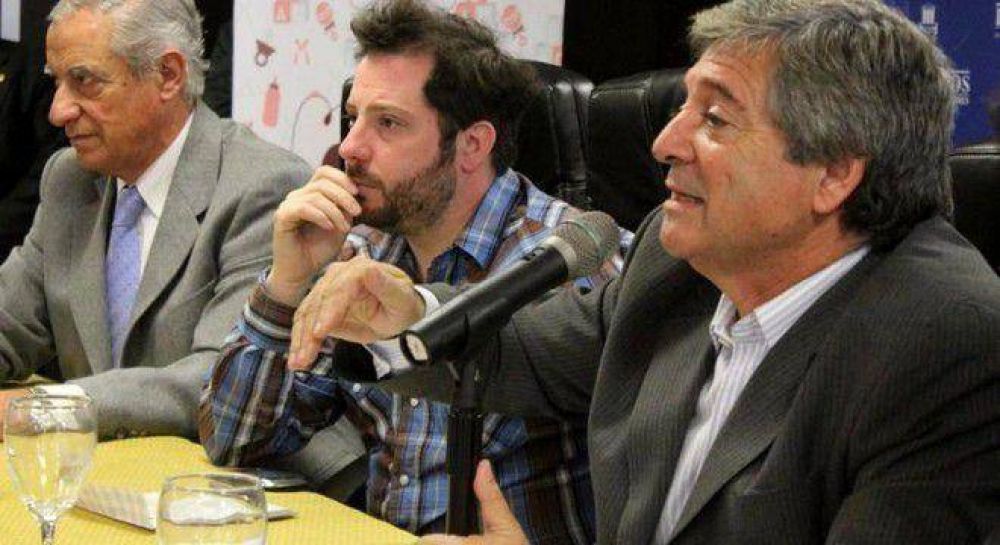 Proponen frenar la posibilidad de reelecci�n indefinida de los intendentes