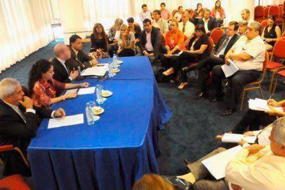 La ministra C�ceres encabez� la primera reuni�n del Consejo de Seguridad Vial