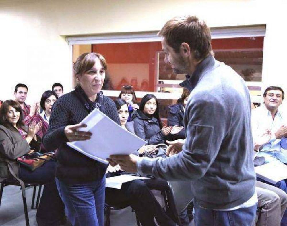El intendente Sciurano entreg� 27 decretos de adjudicaci�n de terrenos 