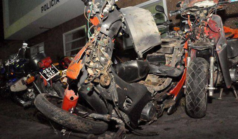 Una joven de 18 a�os choc� contra un �rbol y est� grave